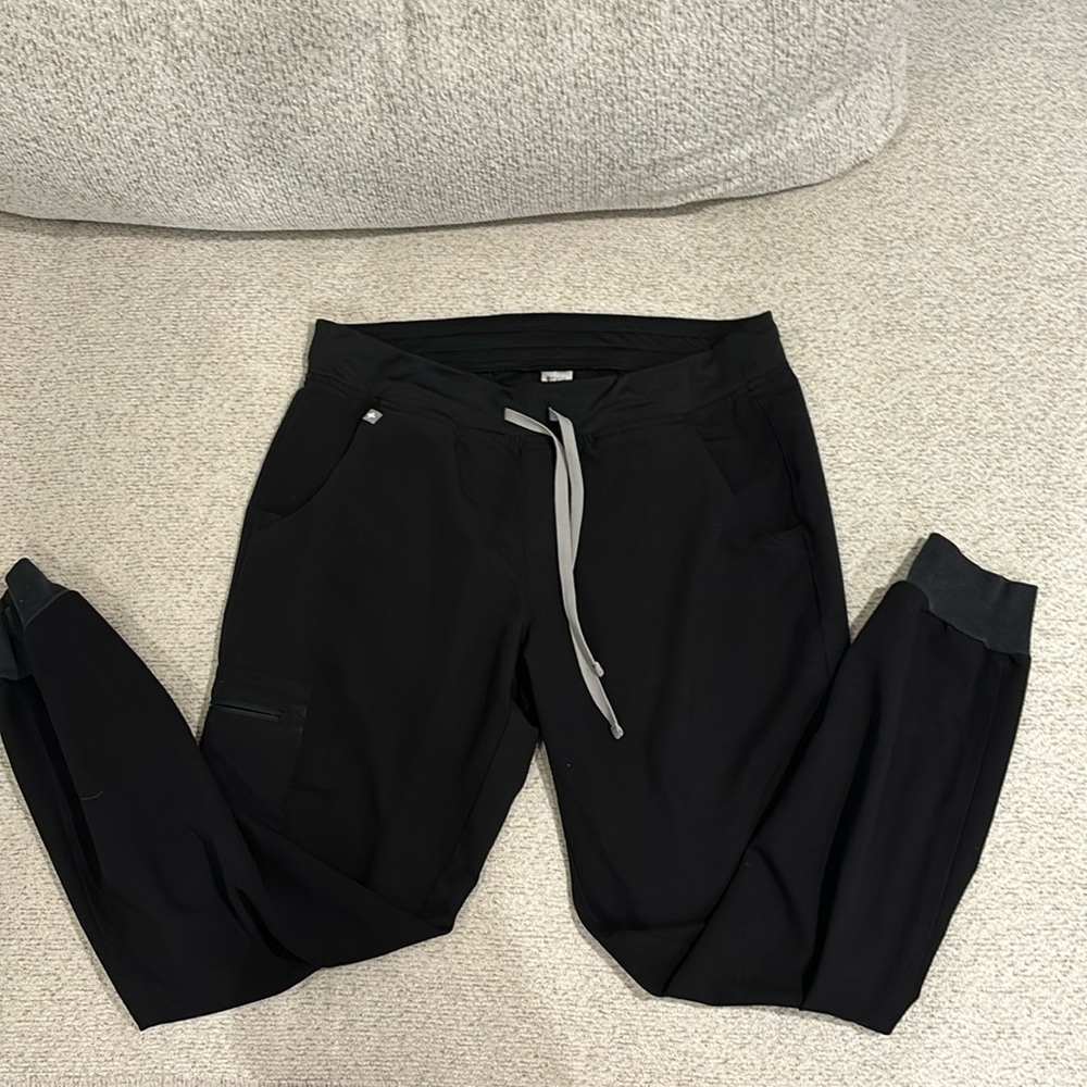 Women’s Zamora Jogger Scrub Pants in Black - size M